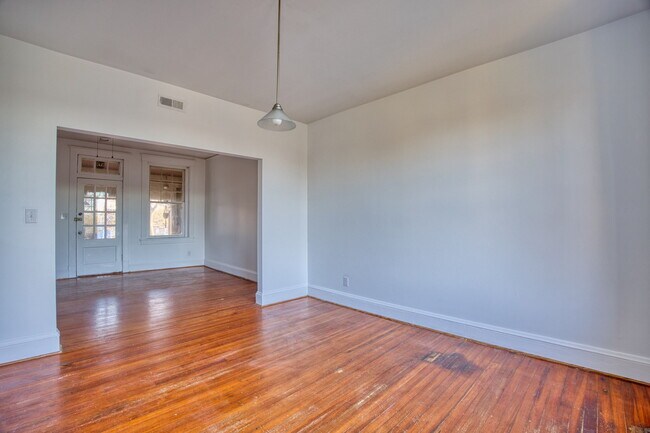 Building Photo - 230 E 40th St