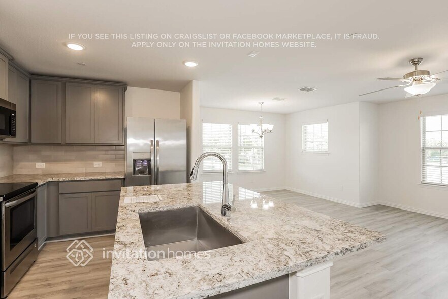 Building Photo - 725 Bonnet Trl