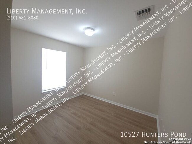 Building Photo - 10527 Hunters Pond