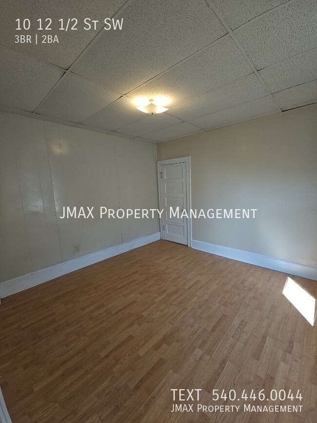 Building Photo - 10-12 1/2 12 1/2 St