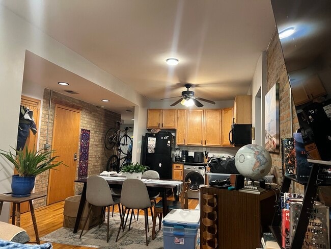 Building Photo - 2747 W Le Moyne St