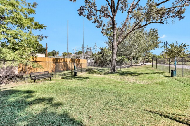 Building Photo - 36 April Point Dr N