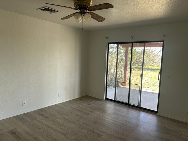 Building Photo - COUNTRY HOME ON 1.26 ACRES