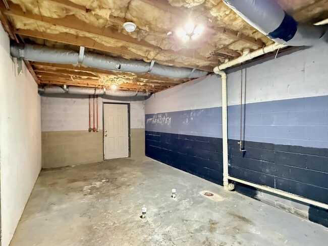 Building Photo - 275 Stone Dam Rd