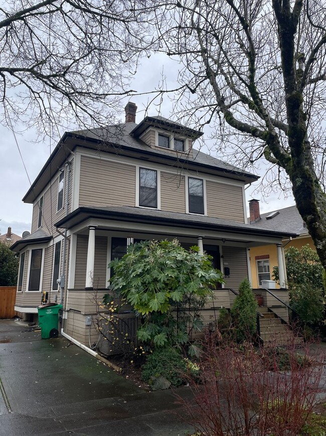 Building Photo - 2002 NE 13th Ave