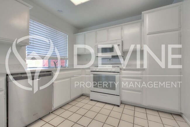 Building Photo - Move-In Ready Home