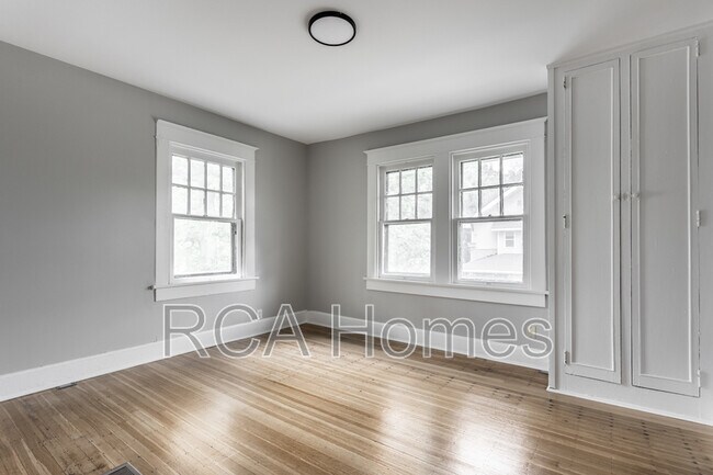 Building Photo - 3272 N College Ave