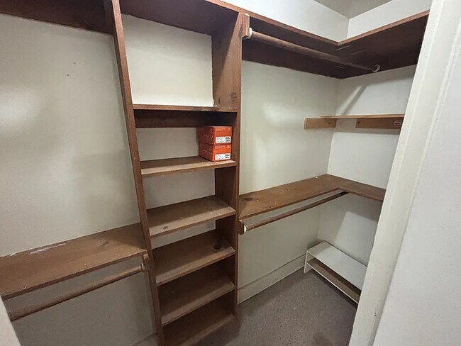 Building Photo - 635 N Chautauqua Ave