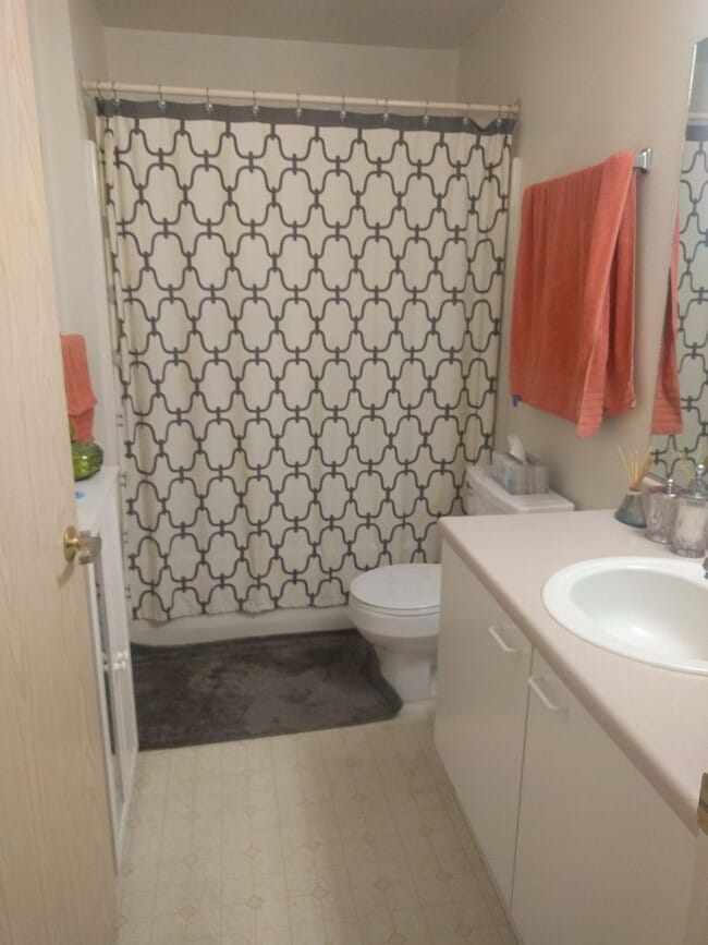 Building Photo - 2 Bedroom, 2 Bath i920sq ft with Private P...