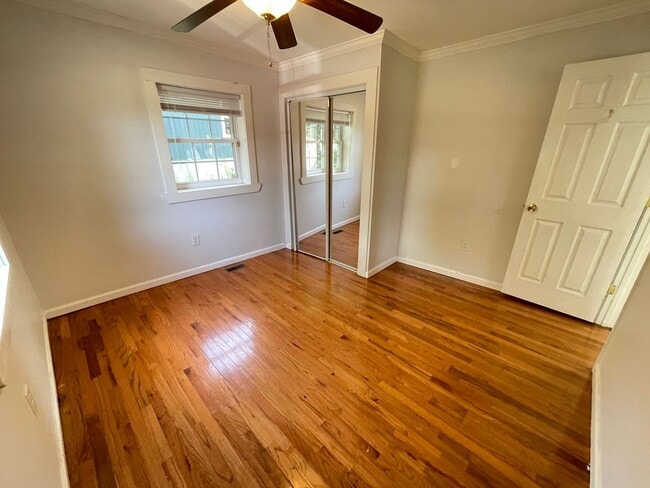 Building Photo - Nice 3br house w/ parking, central AC - wa...