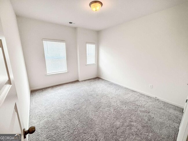 Building Photo - 5784 Silver Lk Dr
