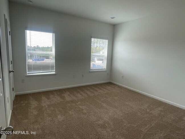 Building Photo - 40 Pinebury Ln