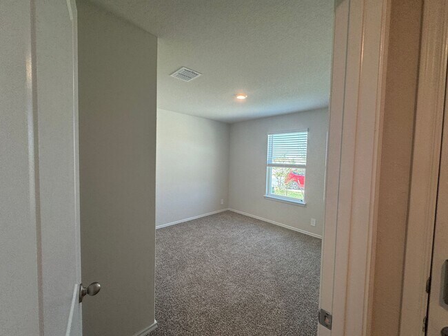 Building Photo - 13922 Pease St