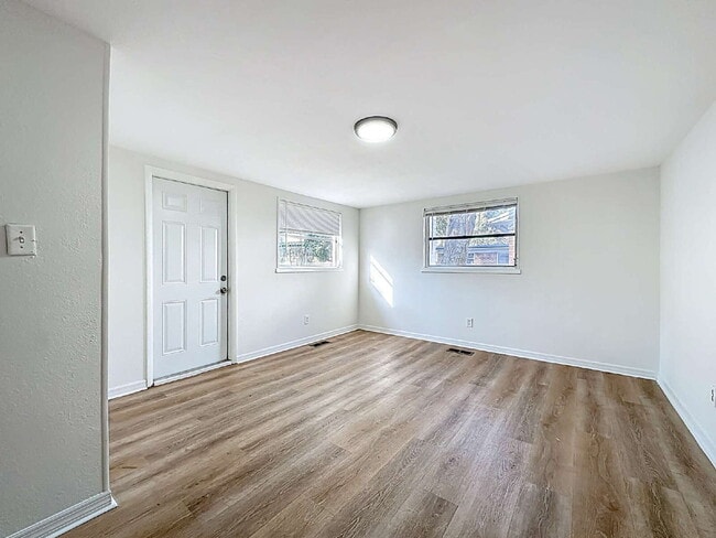 Building Photo - 5330 Quan Dr