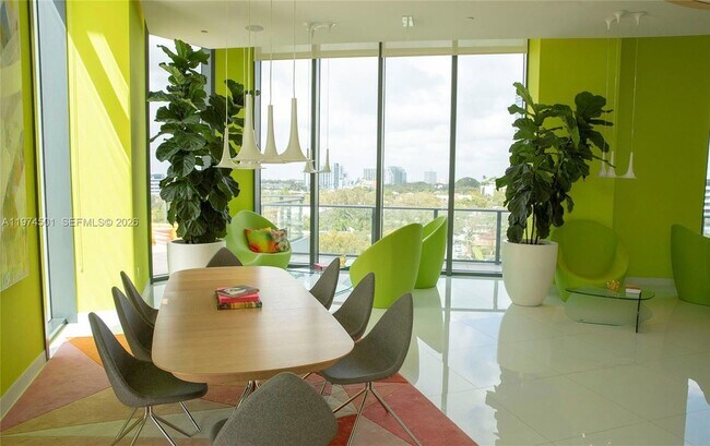 Building Photo - 501 NE 31st St