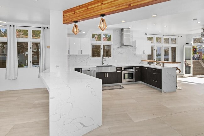 Building Photo - 702 Kettner Blvd