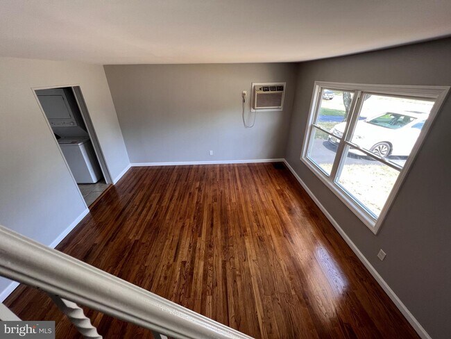 Building Photo - 27 Dunmore Ave