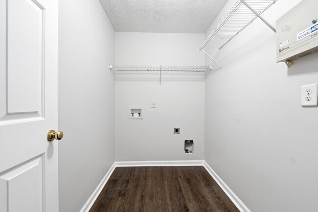 Building Photo - Ranch home with 4 bedrooms and a bonus room.