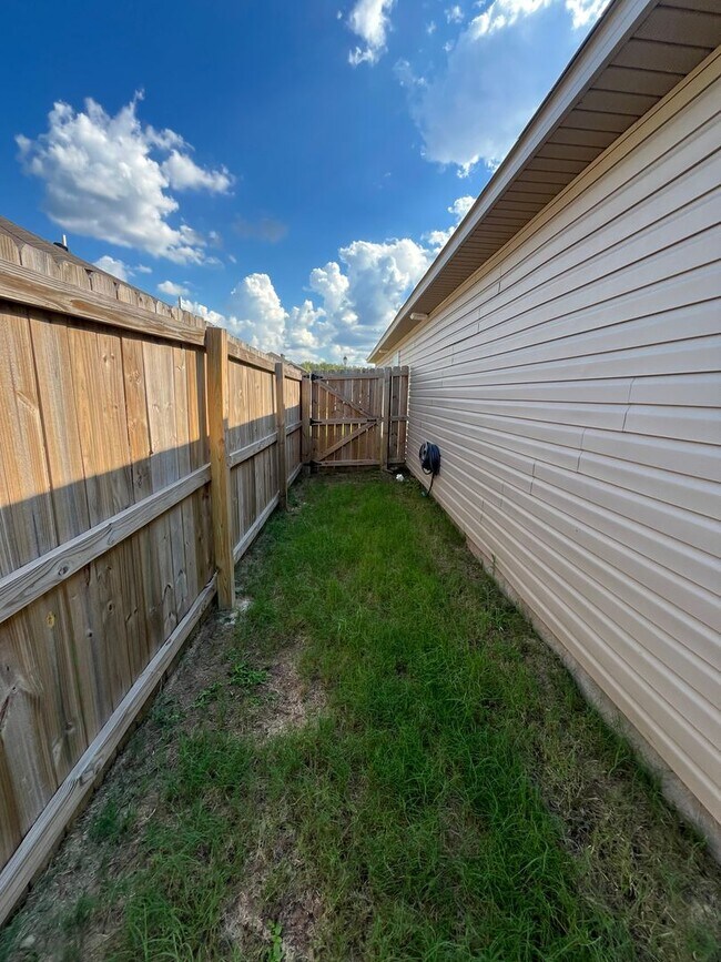 Building Photo - 103 JO Pk Ln
