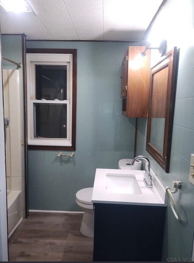 Building Photo - 444 Stone St