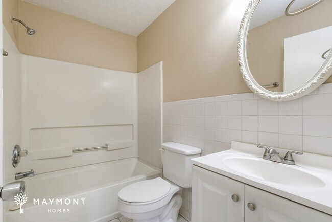 Building Photo - Comfortable Two-Story Living in Decatur