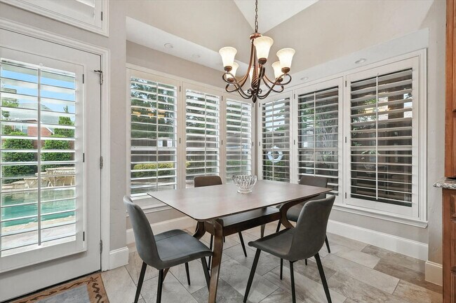 Building Photo - 2303 Chapelwood Dr