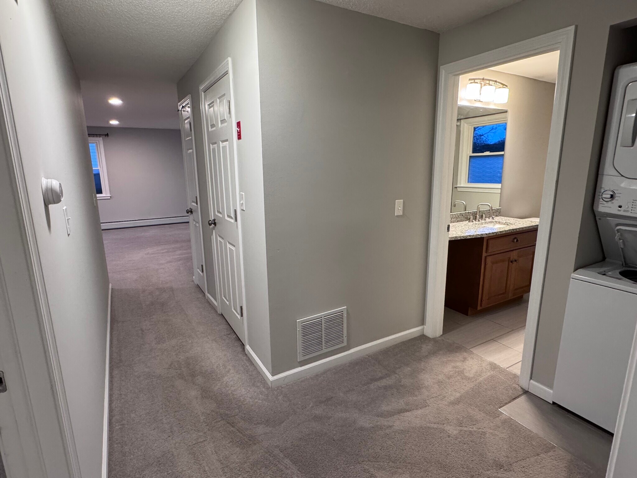 Building Photo - 435 Elmwood Dr