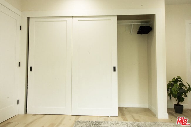 Building Photo - 9042 Phyllis Ave