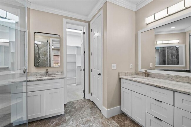 Building Photo - 6683 W Valley View Rd