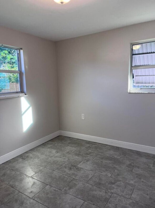 Building Photo - 8760 Lyndall Ln