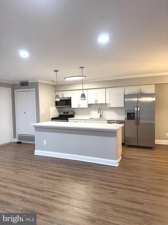 Building Photo - 7553 Spring Lake Dr