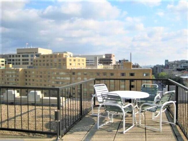 Building Photo - FREE RENT! Spectacular Scott Circle Solarium Studio Dupont-Logan