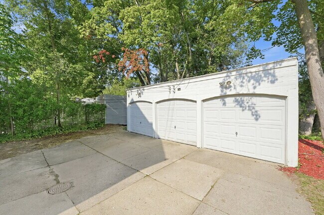 Building Photo - 3665 Lynnfield Rd