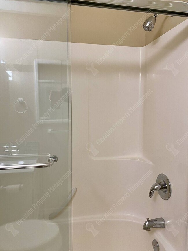 Building Photo - Single-Level 3 BR - 2 BA Rancher in Southw...
