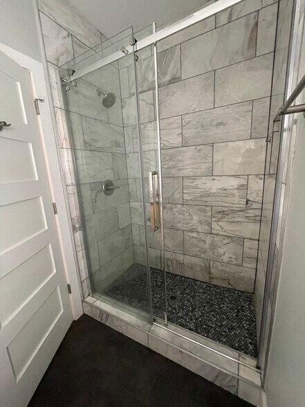 1st bathroom shower - 3634 S Hamilton Ave