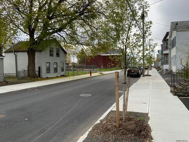 Building Photo - 301 3rd St