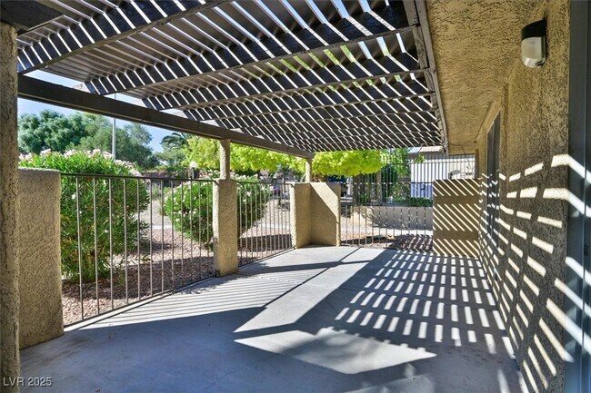 Building Photo - 1802 Plum Ct
