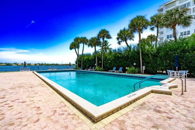 Building Photo - 2800 N Flagler Dr