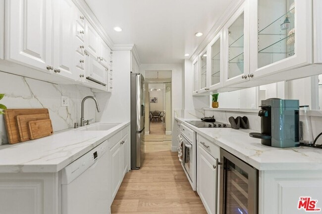 Building Photo - 1131 Alta Loma Rd