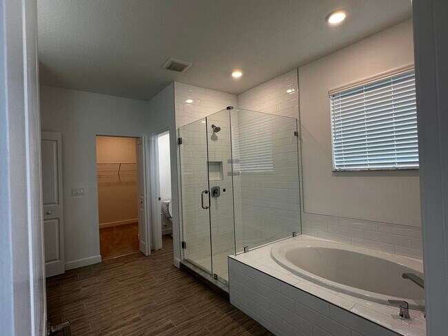 Building Photo - 1307 Whitcombe Dr