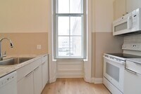 Building Photo - 30 W Broad St