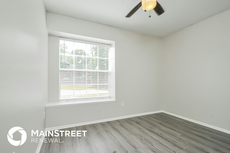 Building Photo - 3217 Thackeray Wy