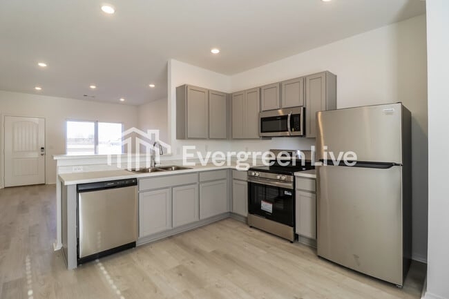 Building Photo - 41 Remington Ln