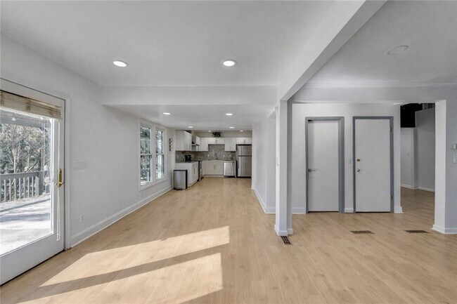 Building Photo - 525 Abernathy Rd NE