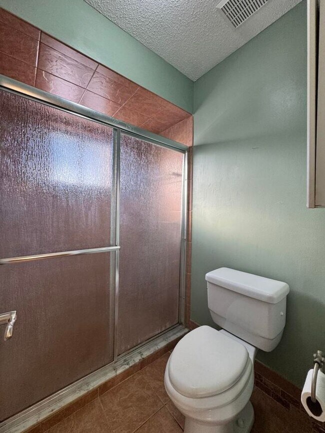 Building Photo - 3/2 in Pelican Bay