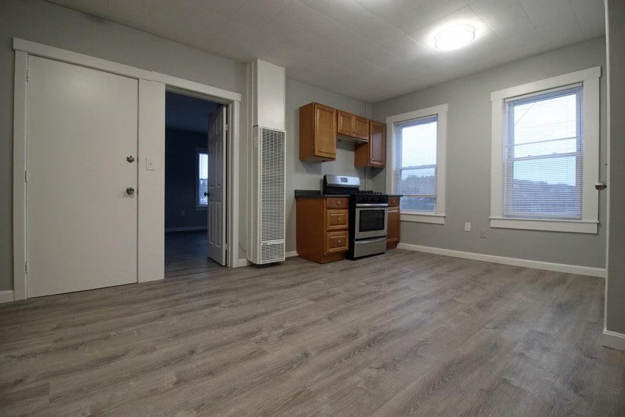 Building Photo - 125 Grove St