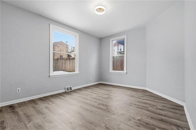 Building Photo - 228 Sylvan Walk