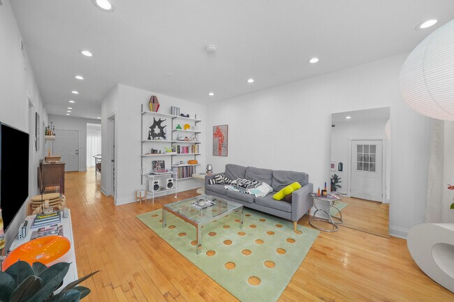 Building Photo - 2947 N Lawndale Ave