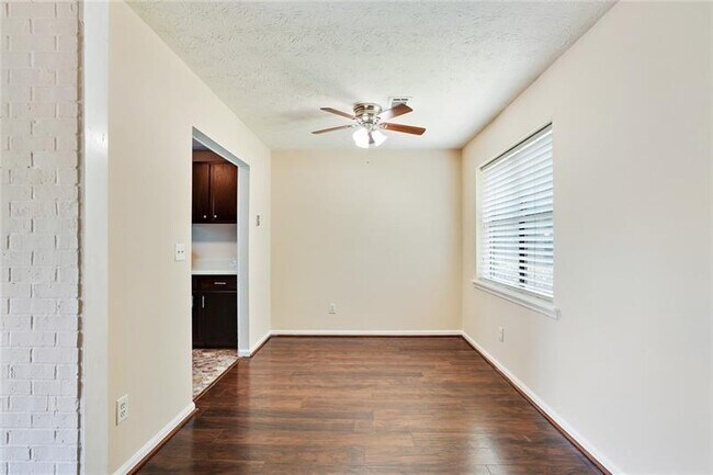 Building Photo - 76 Sandalwood Cir