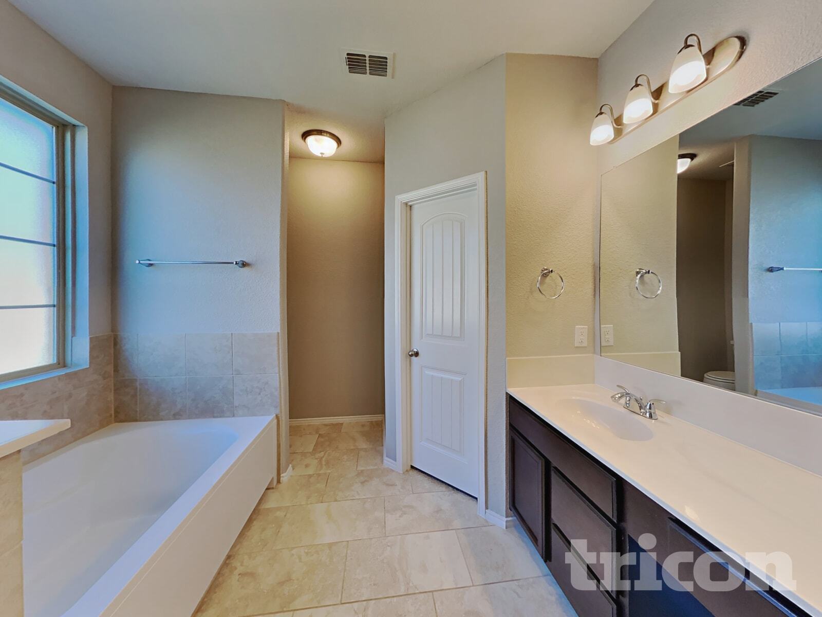 Building Photo - 215 Saddlebrook Ln